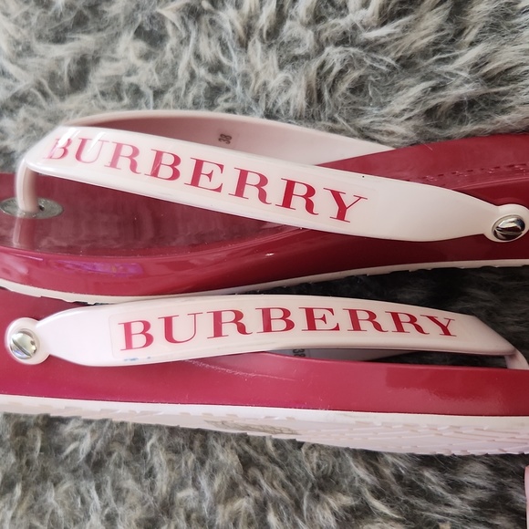 Burberry Slides Size8 - Picture 4 of 6